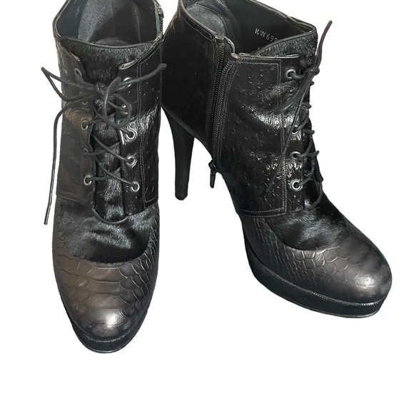 Stuart Weitzman Black melange ankle booties size 7.5M - Picture 3 of 12